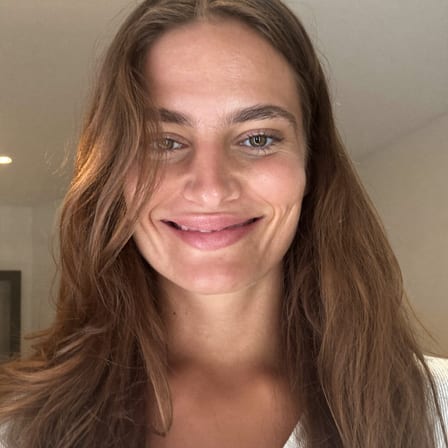 Portrait d'une habitante du quartier Lahitolle ayant comparé ses devis à Bourges